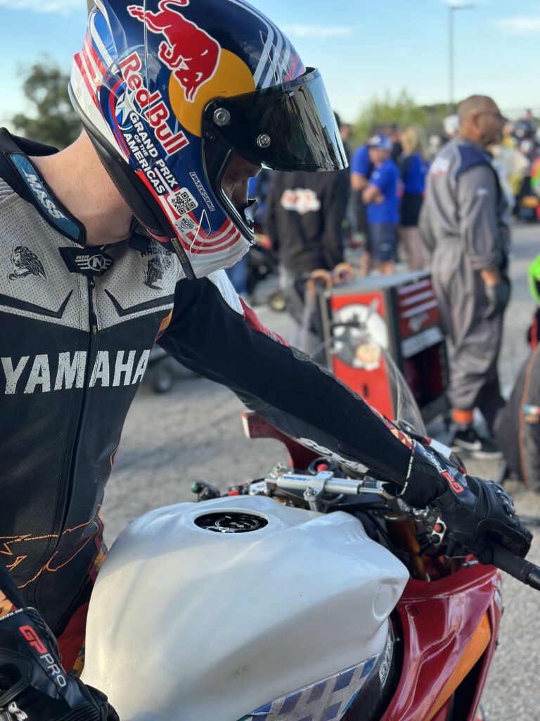 Concentration de Sébastien Chavanon avant une course en Ultimate Cup 600