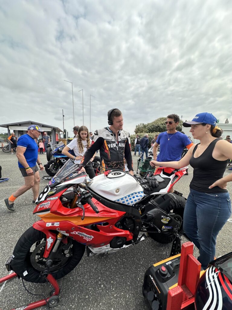 Discussion autours de la moto de Sébastien Chavanon #78 en Ultimate Cup 600