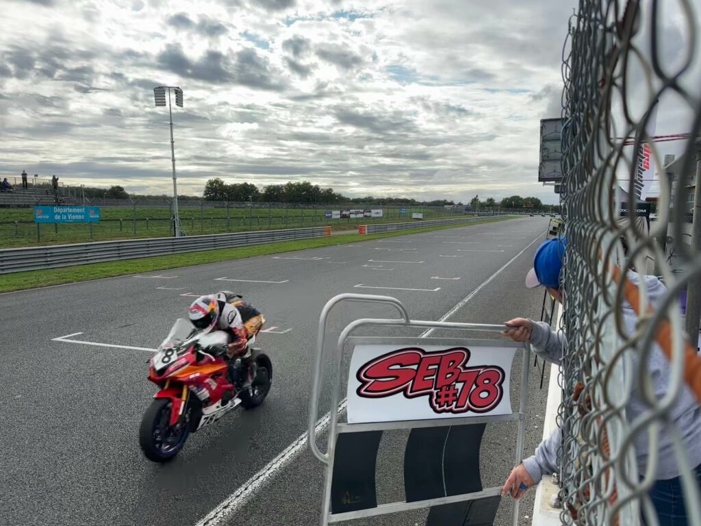 Sébastien Chavanon qui boucle un tour en Ultimate Cup 600 sur sa Yamaha R6