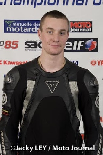 Sébastien Chavanon portrait pour le Moto Journal en FSBK